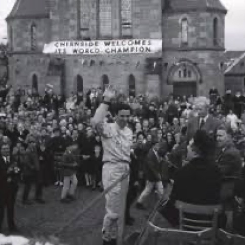 Le village de Chinrside honore son champion du Monde Le village de Chinrside honore son champion du Monde